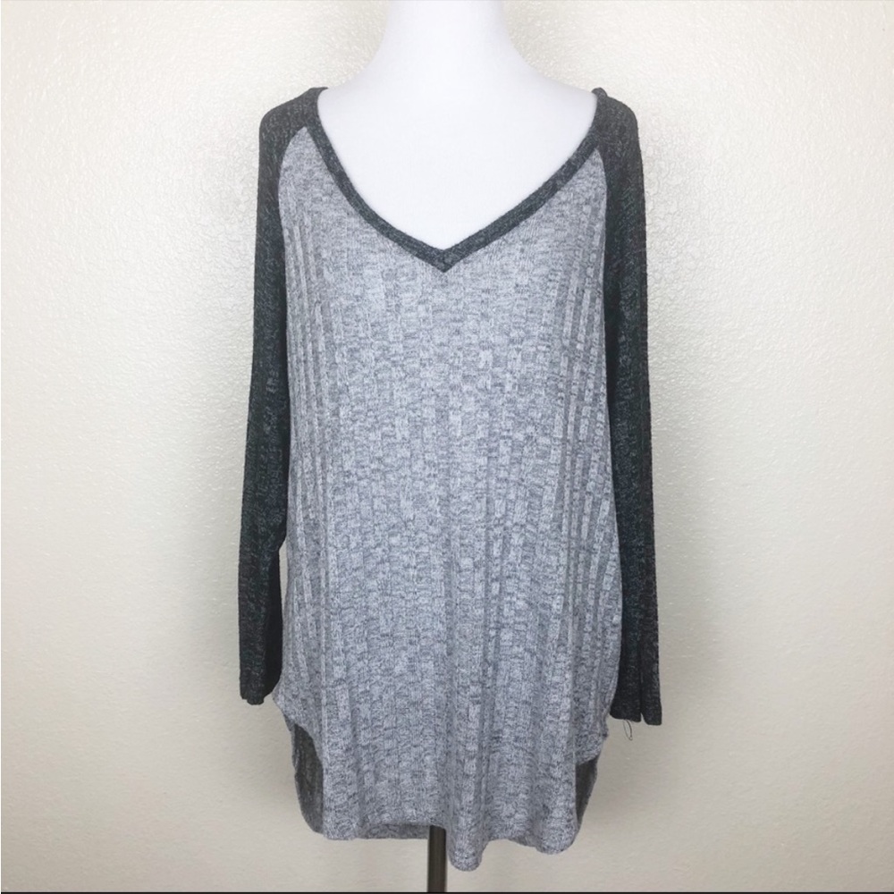 Finn & Clover Comfy V-Neck Top w/High-Low Hem - Size Medium